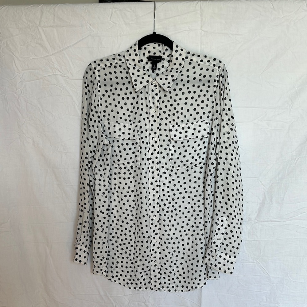 Who What Wear White and Black Collar Long Sleeve Button Down Shirt